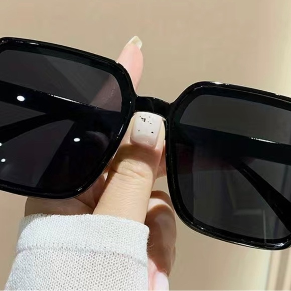 Oversized Square Fashion Sunglasses For Women Men UV400 - Picture 3 of 3
